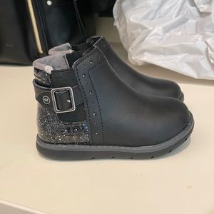 Stride rite black boots 5.5 W - never worn